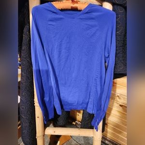 Long sleeve athletic shirt